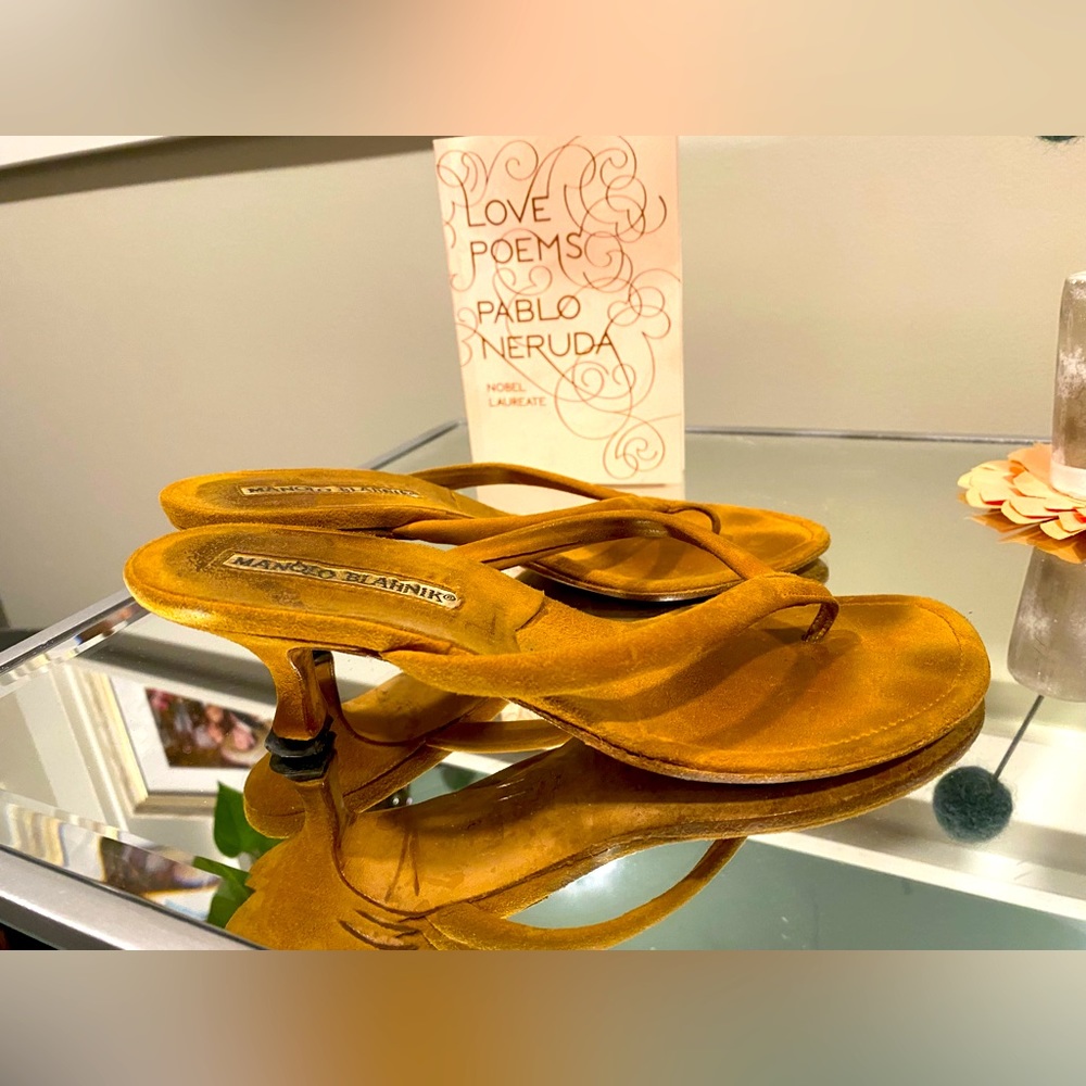 Brown suede Manolo flip flop